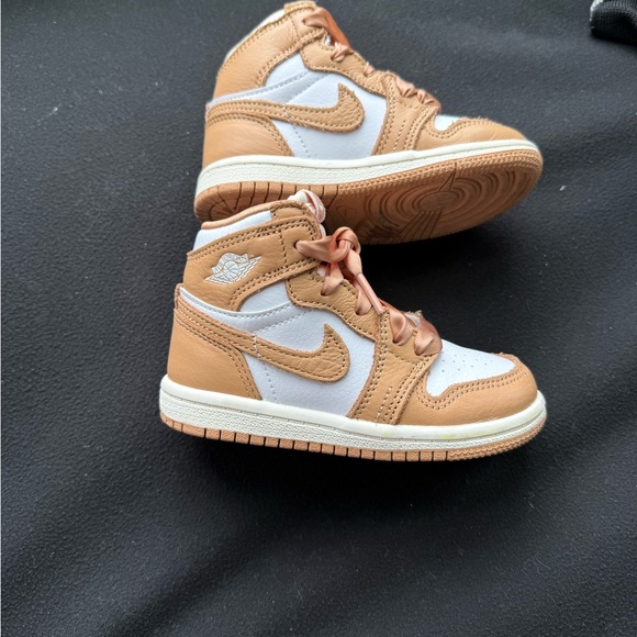 Kids Jordan Retro 1 - Picture 3 of 4